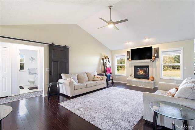 Oceola Twp, Michigan, 48843, United States, 3 Bedrooms Bedrooms, ,4 BathroomsBathrooms,Residential,For Sale,1980235