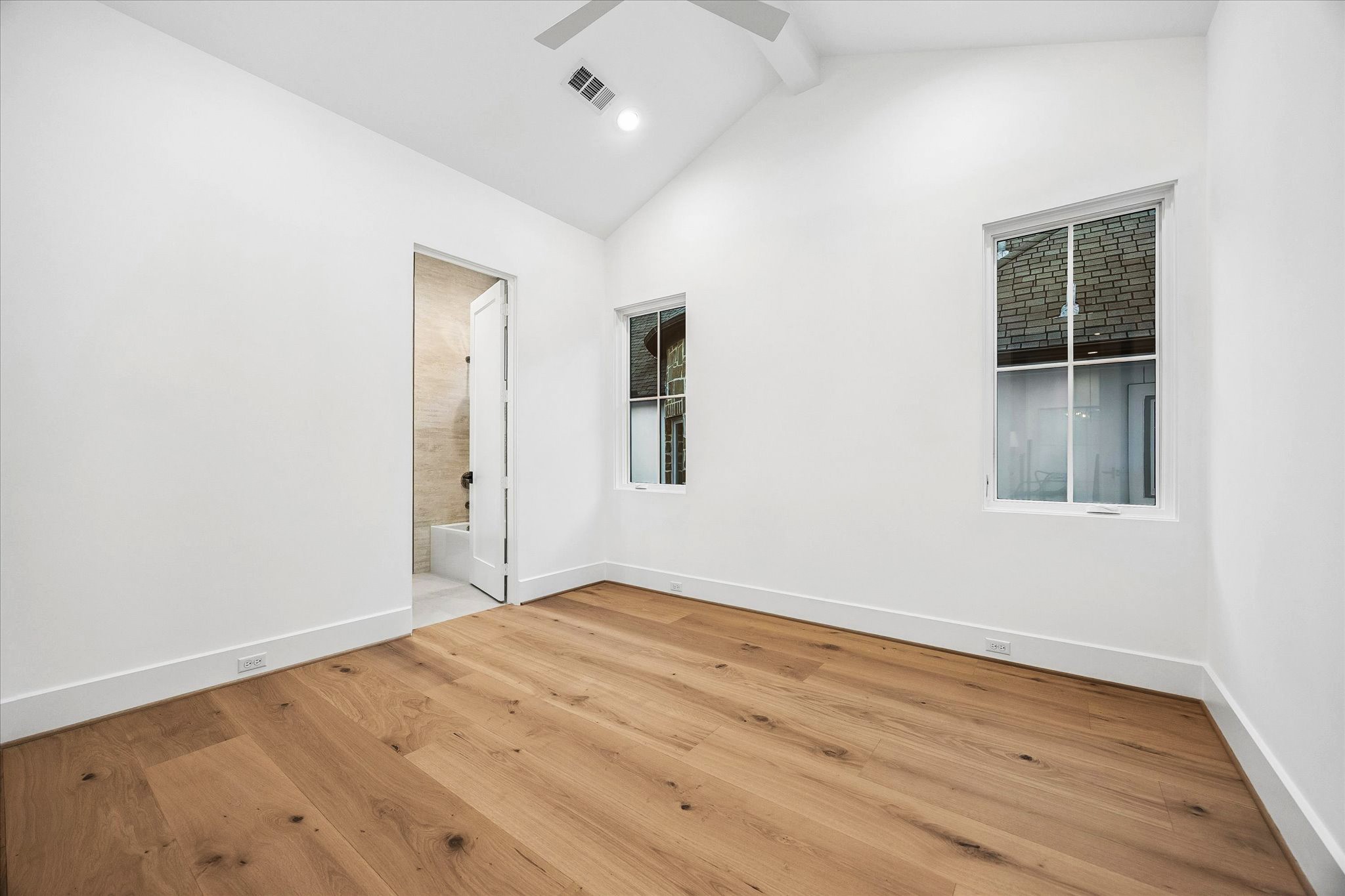  4230 Riley Street - 物件實景