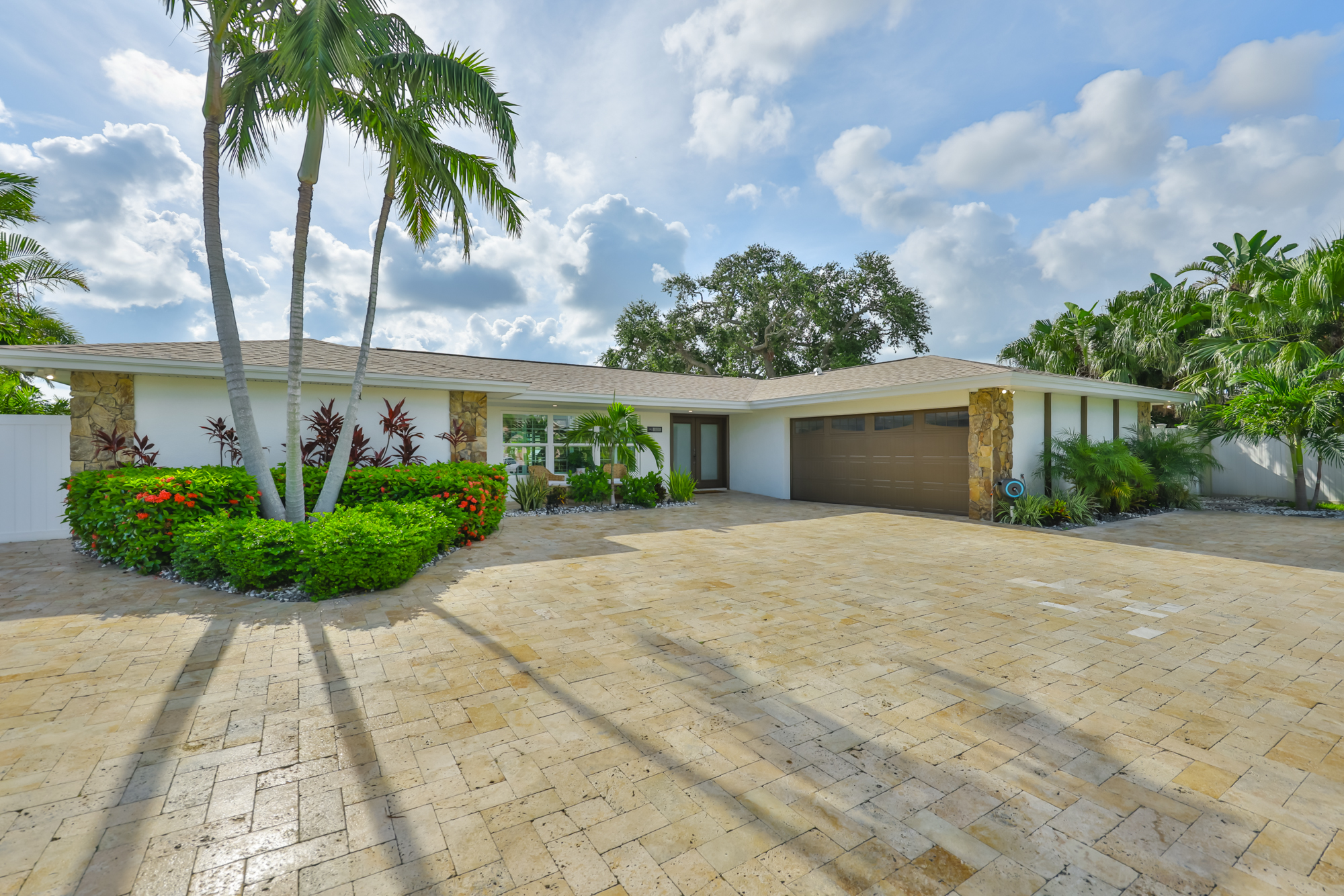 Largo, Florida, 33770, United States, 3 Bedrooms Bedrooms, ,4 BathroomsBathrooms,Residential,For Sale,1982146