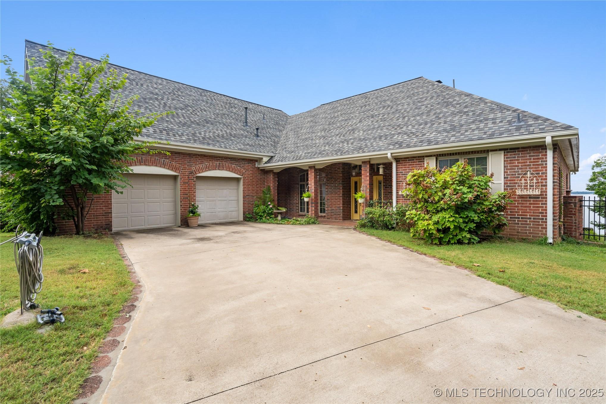 Hulbert, Oklahoma, 74441, United States, 3 Bedrooms Bedrooms, ,2 BathroomsBathrooms,Residential,For Sale,1920796