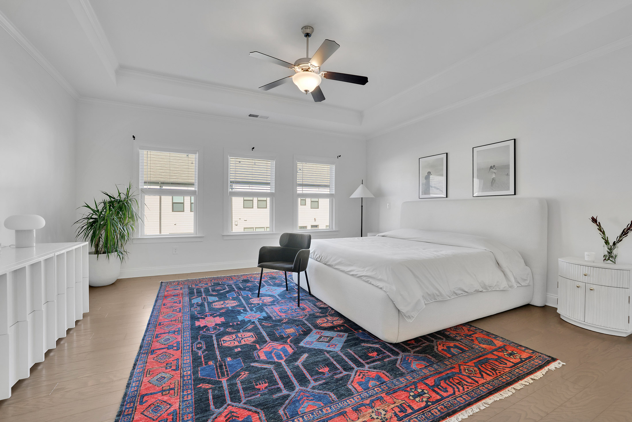  Thoughtfully Designed Townhome in Gated Enclave - 物件實景