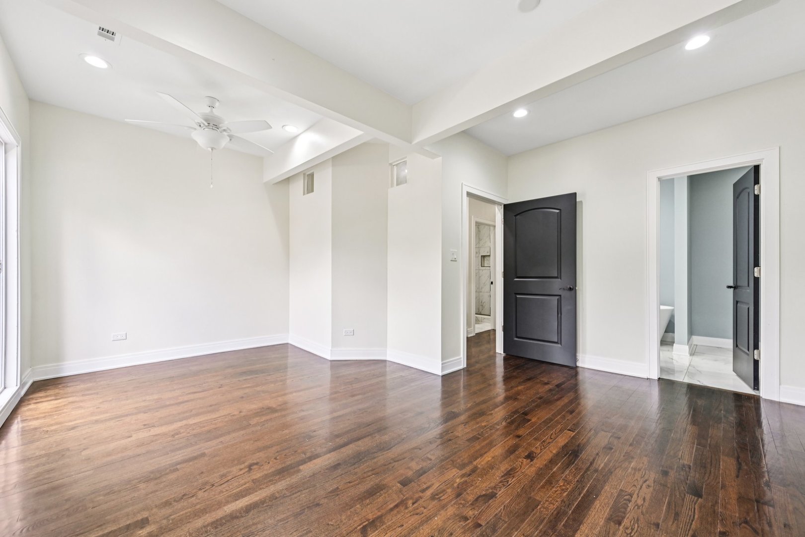 Chicago, Illinois, 60637, United States, 4 Bedrooms Bedrooms, ,4 BathroomsBathrooms,Residential,For Sale,2001250