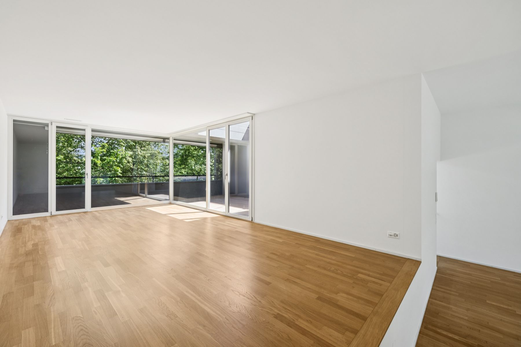  Contemporary half-level triplex with loggia, independent studio and two parking - 物件實景
