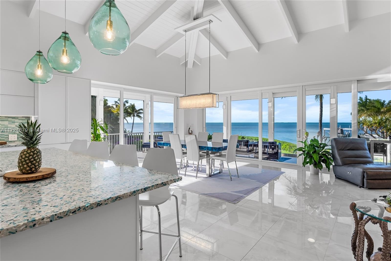 Islamorada, Florida, 33036, United States, 6 Bedrooms Bedrooms, ,4 BathroomsBathrooms,Residential,For Sale,1932543