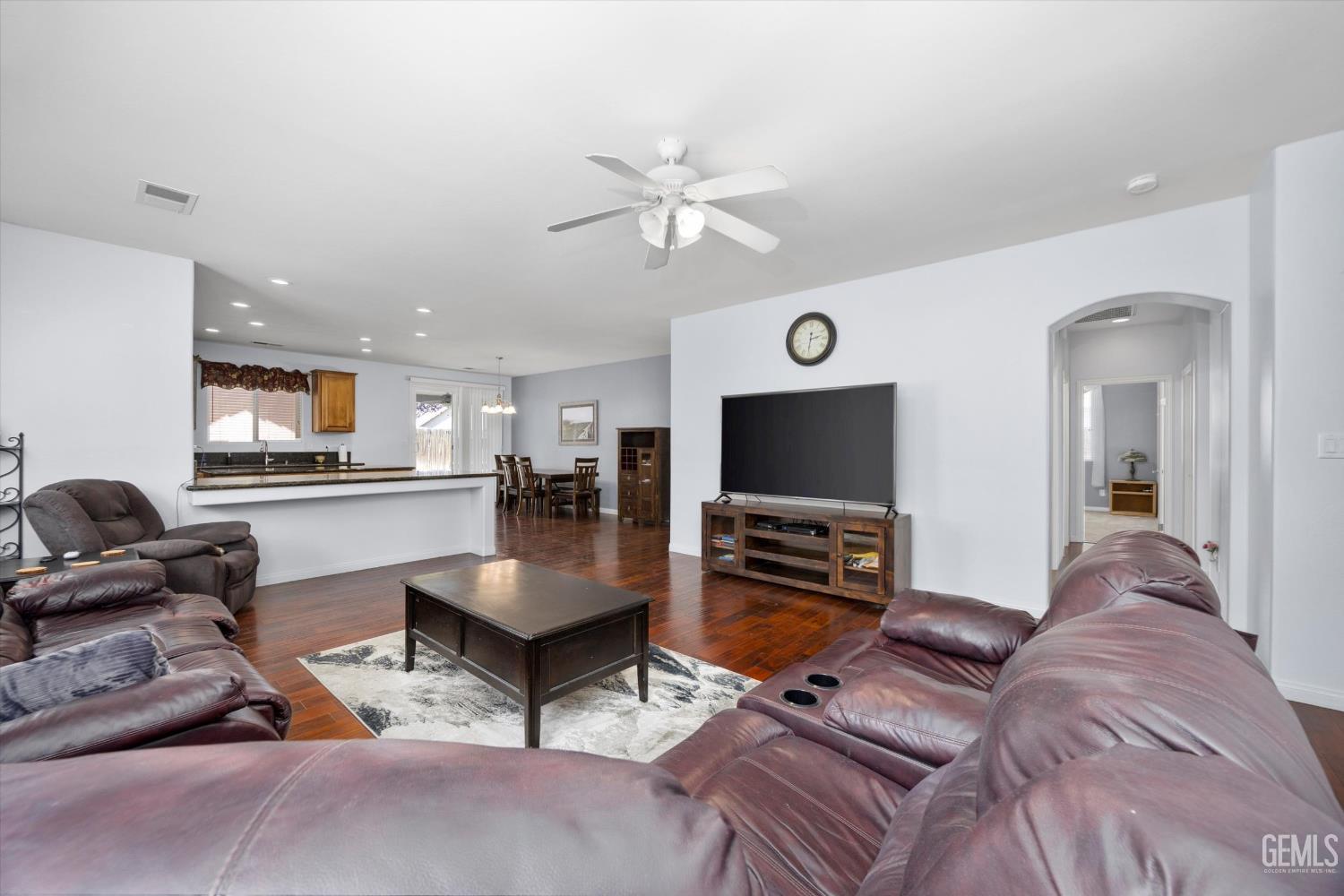 Bakersfield, California, 93313, United States, 5 Bedrooms Bedrooms, ,4 BathroomsBathrooms,Residential,For Sale,1984687