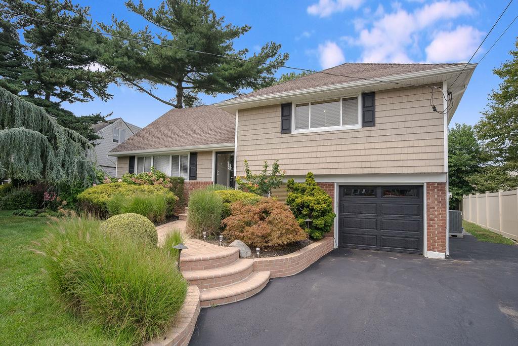 Oceanside, New York, 11572, United States, 3 Bedrooms Bedrooms, ,3 BathroomsBathrooms,Residential,For Sale,1908521