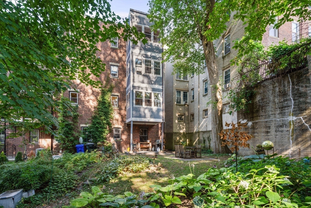 Brookline, Massachusetts, 02446, United States, 2 Bedrooms Bedrooms, ,2 BathroomsBathrooms,Residential,For Sale,1950794