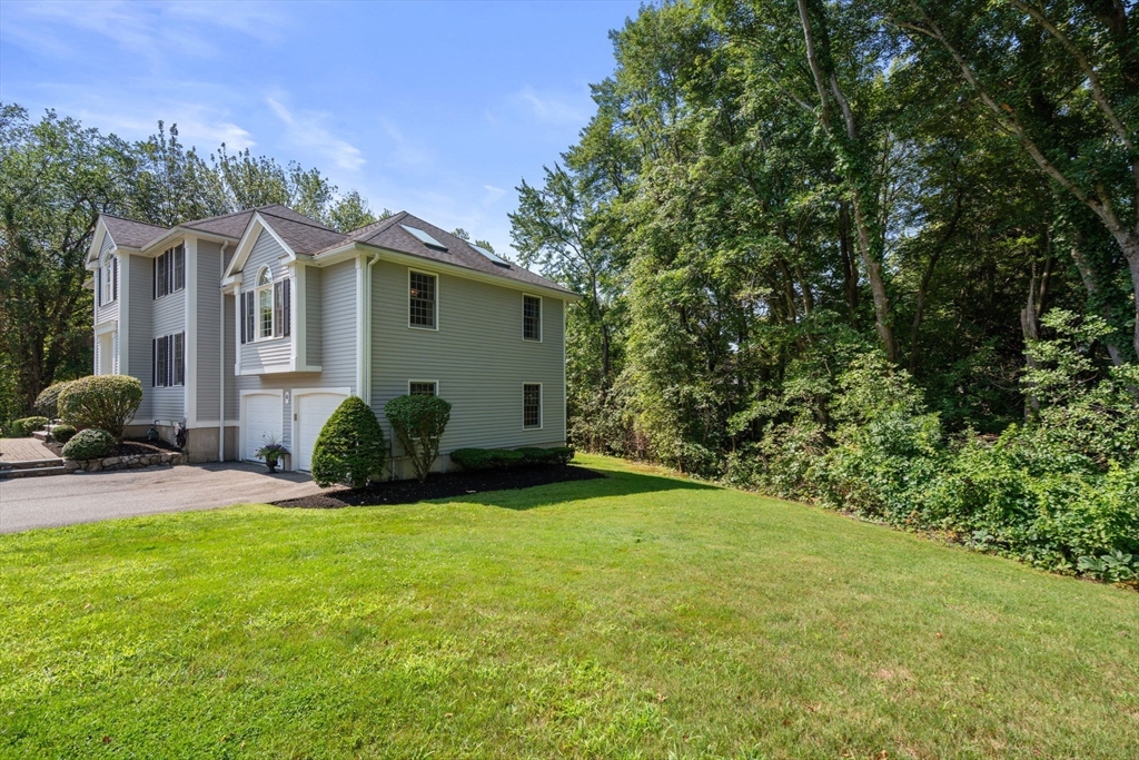 Lynnfield, Massachusetts, 01940, United States, 4 Bedrooms Bedrooms, ,3 BathroomsBathrooms,Residential,For Sale,1900631