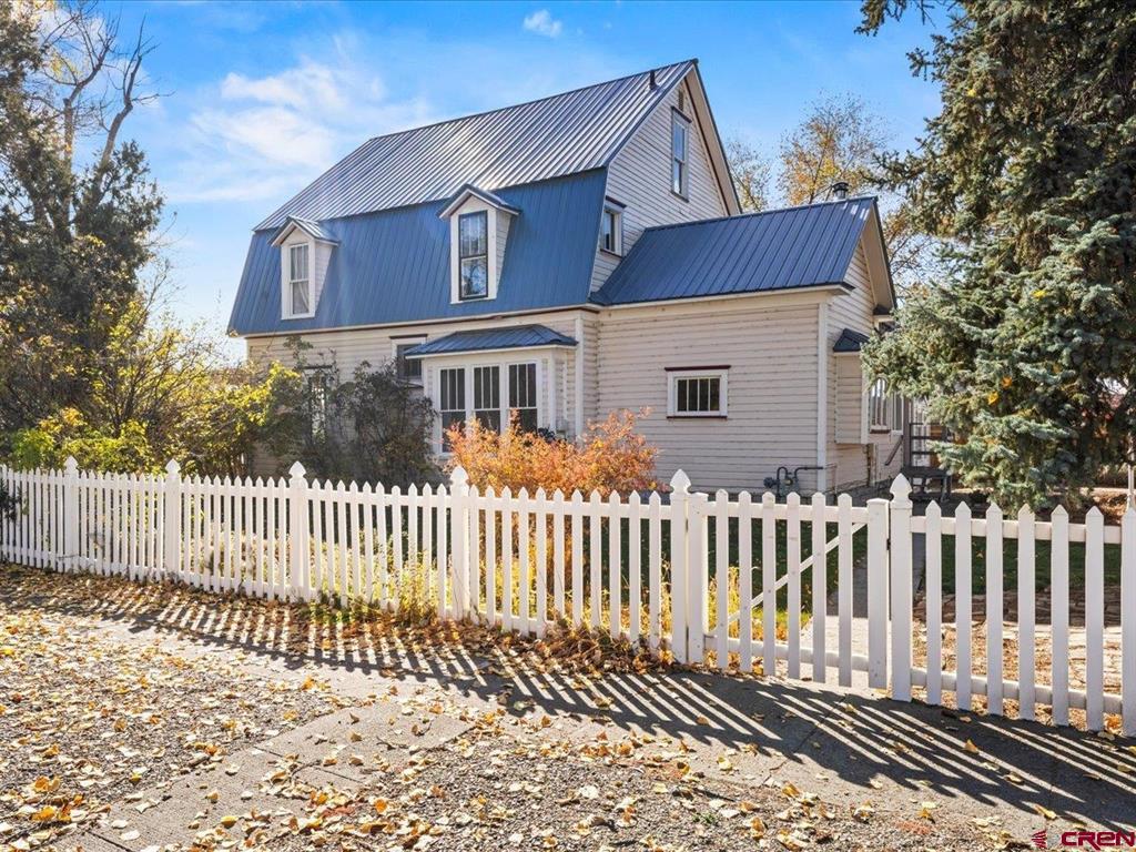 Montrose, Colorado, 81401, United States, 5 Bedrooms Bedrooms, ,1 BathroomBathrooms,Residential,For Sale,1994481