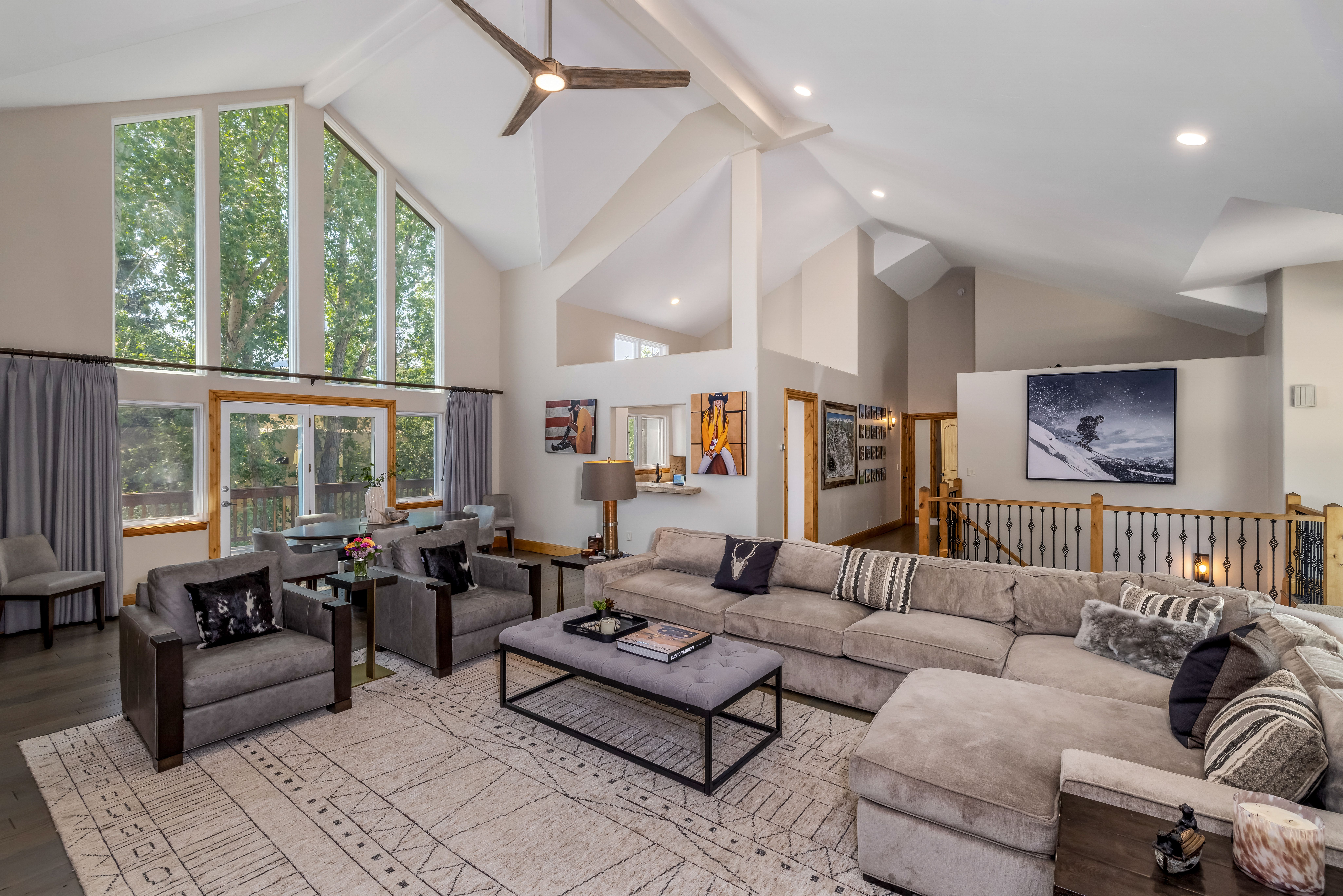  Spacious Five-Bedroom Residence with a Prime Ski-Slope View - 物件實景