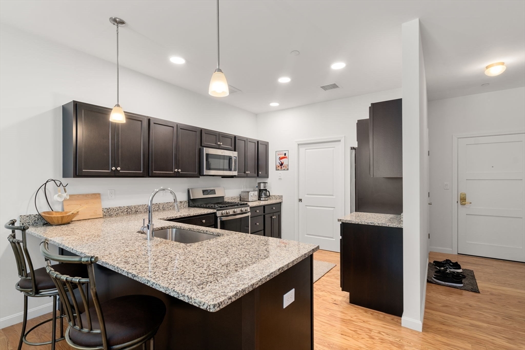 Canton, Massachusetts, 02021, United States, 1 Bedroom Bedrooms, ,1 BathroomBathrooms,Residential,For Sale,1917875