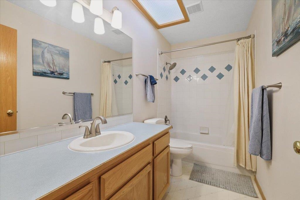 Spokane, Washington, 99223, United States, 5 Bedrooms Bedrooms, ,4 BathroomsBathrooms,Residential,For Sale,1988126