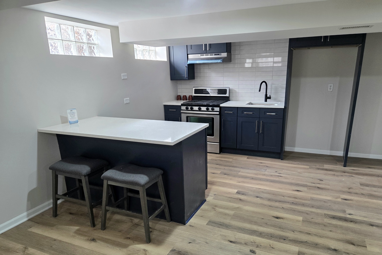 Chicago, Illinois, 60656, United States, 2 Bedrooms Bedrooms, ,2 BathroomsBathrooms,Residential,For Sale,2028341