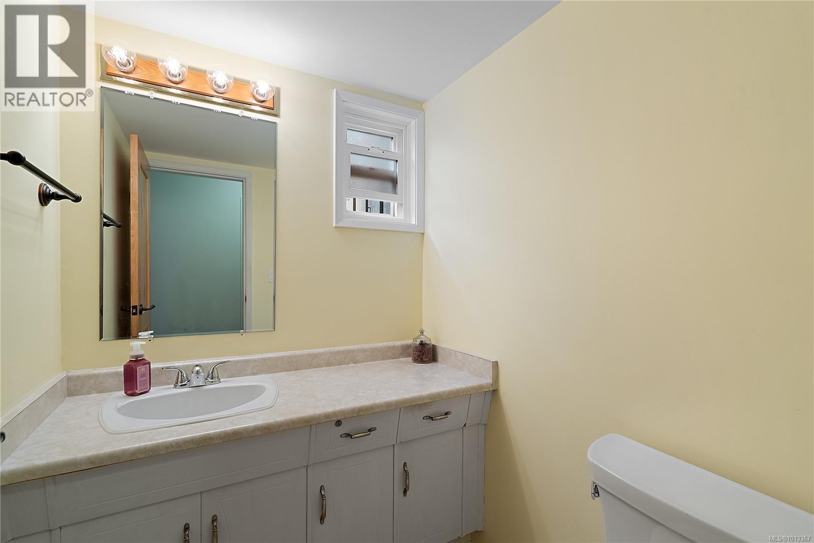 NORTH SAANICH, British Columbia, V8L 5L5, CA, 5 Bedrooms Bedrooms, ,4 BathroomsBathrooms,Residential,For Sale,1946996