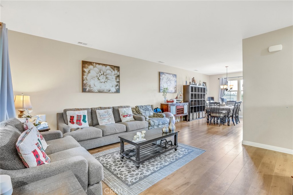 Lakewood, California, 90715, United States, 3 Bedrooms Bedrooms, ,4 BathroomsBathrooms,Residential,For Sale,1860565