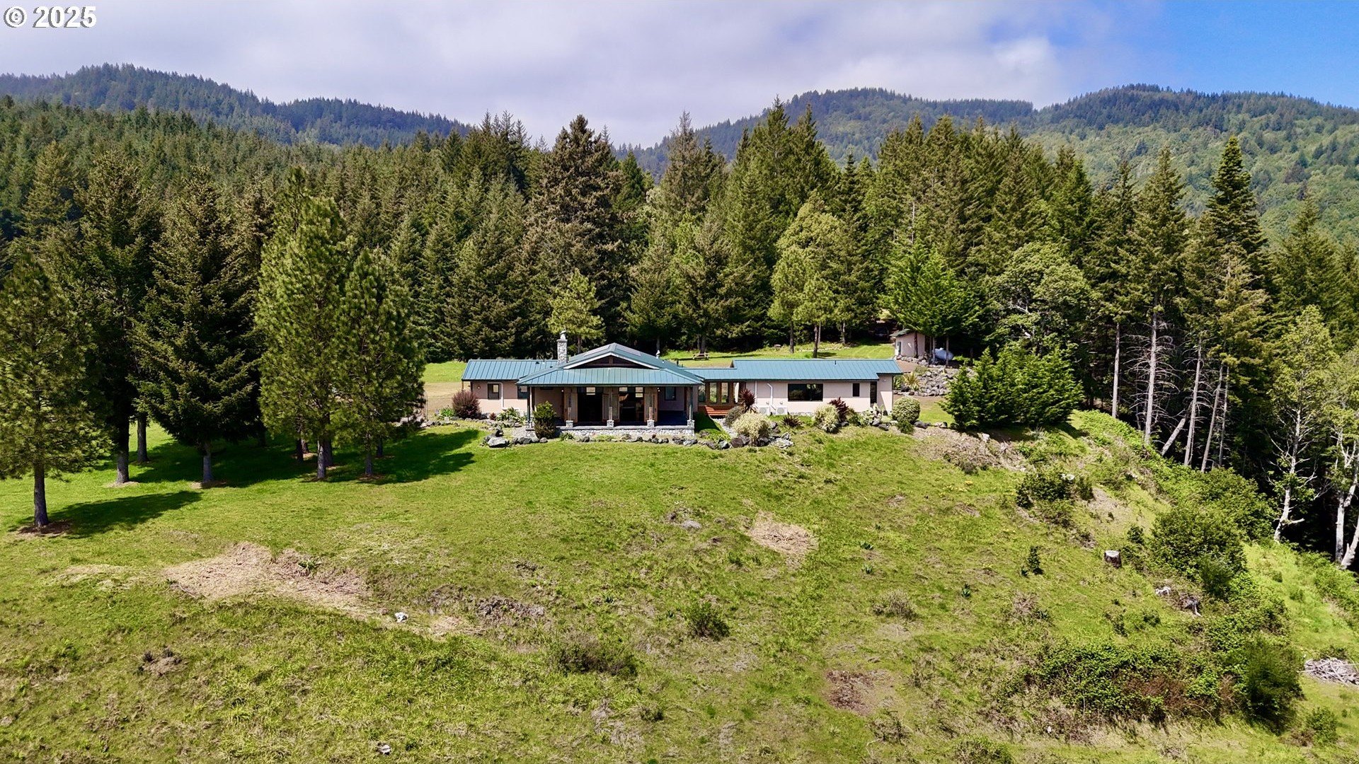 Gold Beach, Oregon, 97444, United States, 2 Bedrooms Bedrooms, ,3 BathroomsBathrooms,Residential,For Sale,1975339