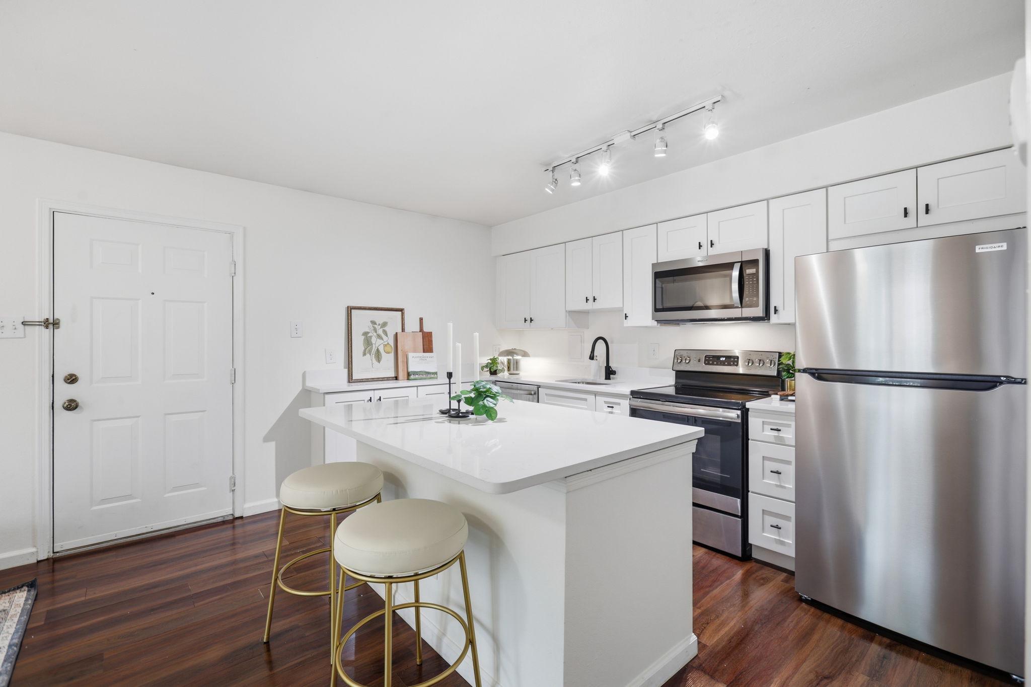  3303 Wyndham Circle, Alexandria, VA, 22302 - 物件實景