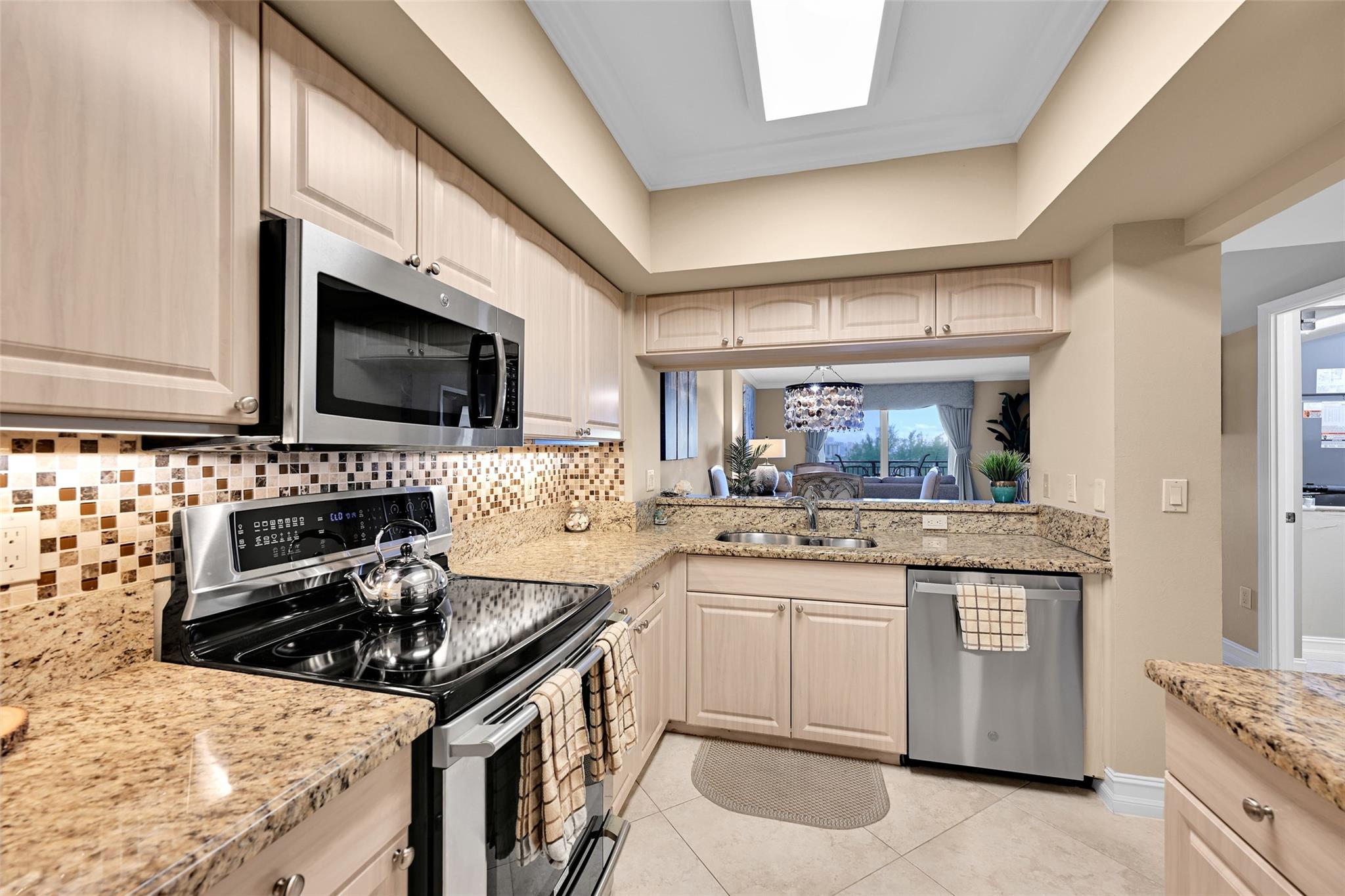 Pompano Beach, Florida, 33062, United States, 2 Bedrooms Bedrooms, ,3 BathroomsBathrooms,Residential,For Sale,1976092