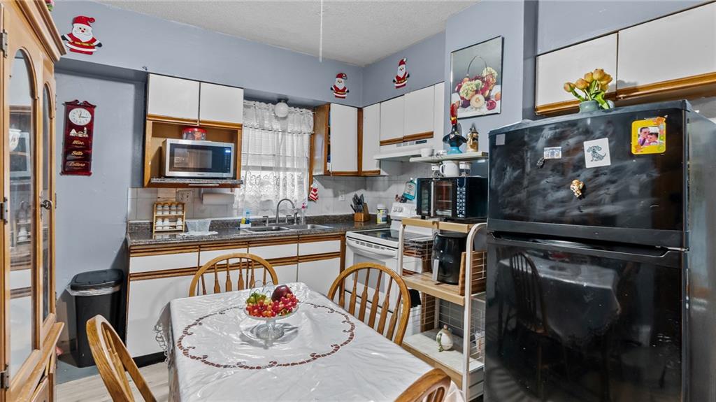 Pawtucket, Rhode Island, 02860, United States, 9 Bedrooms Bedrooms, ,3 BathroomsBathrooms,Residential,For Sale,2009086