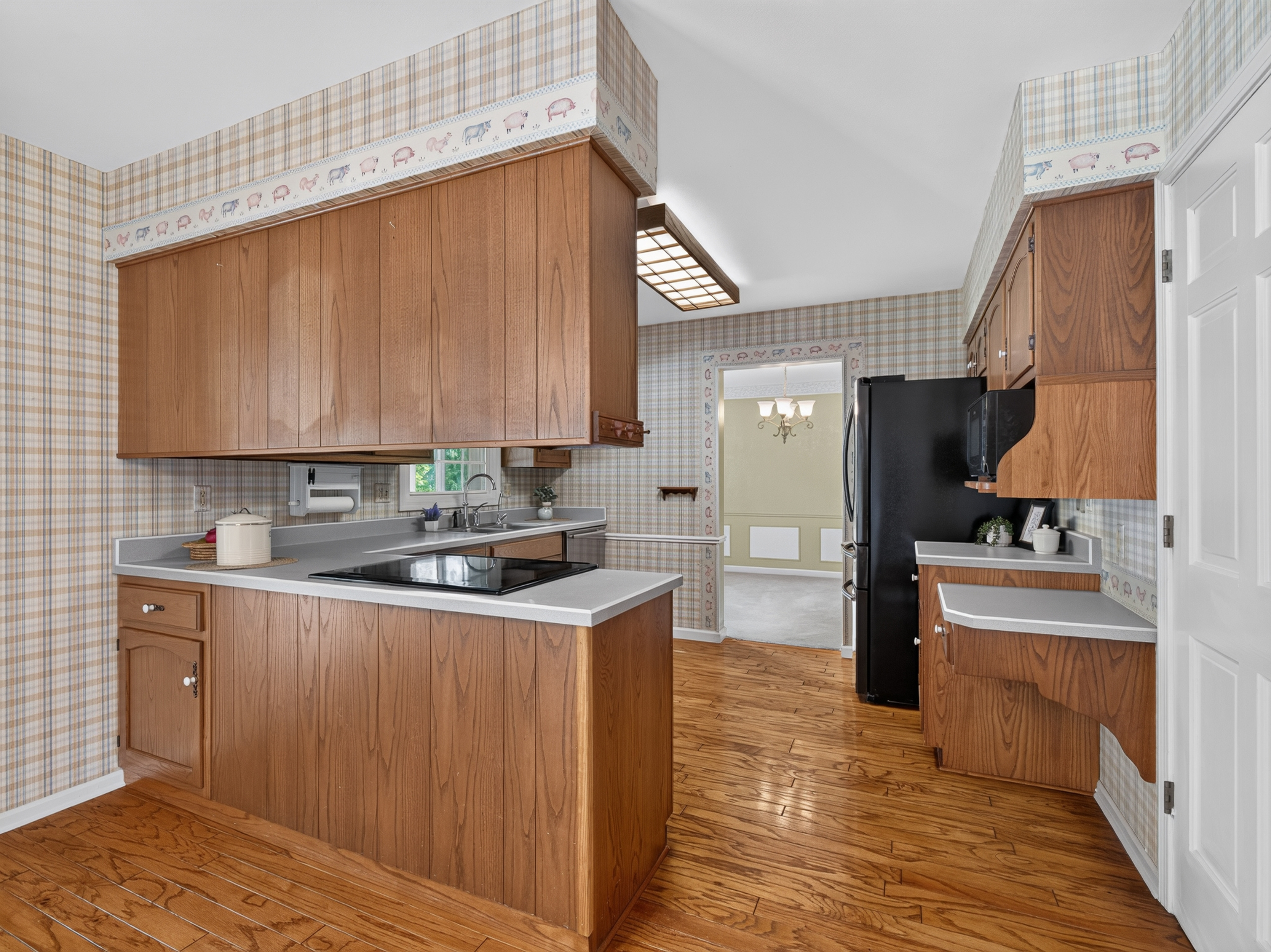  Well-Maintained 4 Bedroom Home on a Beautifully Landscaped Lot - 物件實景