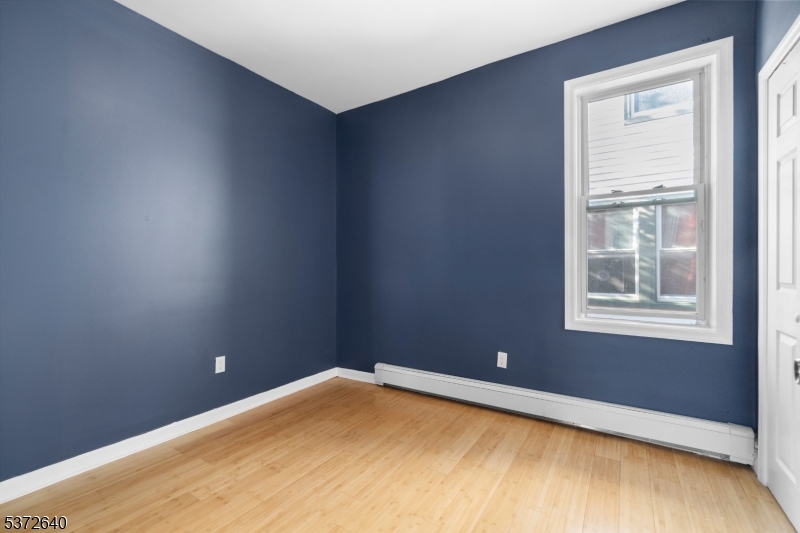 Irvington Twp., New Jersey, 07111, United States, 6 Bedrooms Bedrooms, ,2 BathroomsBathrooms,Residential,For Sale,1896504