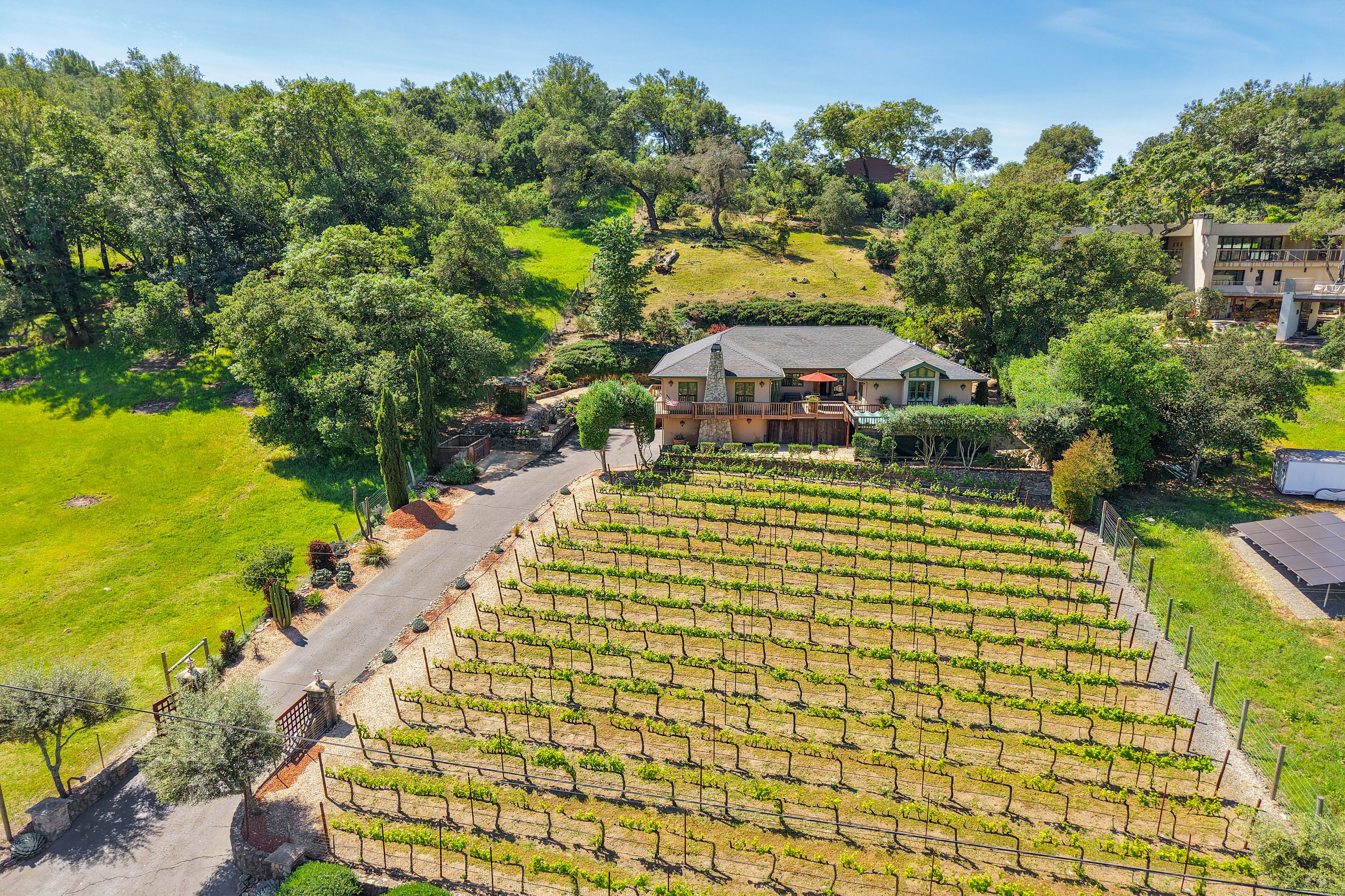 4111 Lovall Valley Road - 物件實景