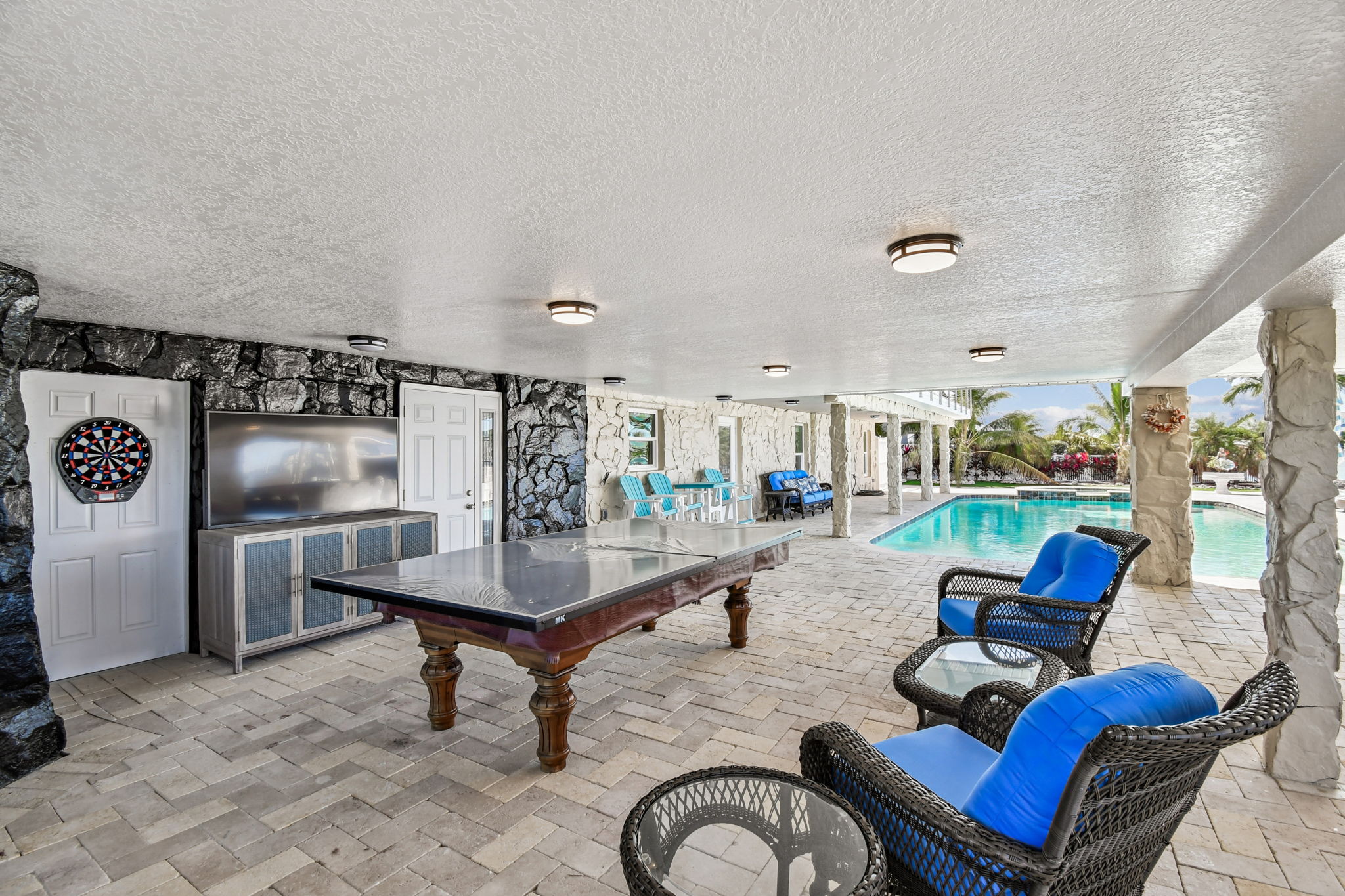 Madeira Beach, Florida, 33708, United States, 6 Bedrooms Bedrooms, ,6 BathroomsBathrooms,Residential,For Sale,1975666