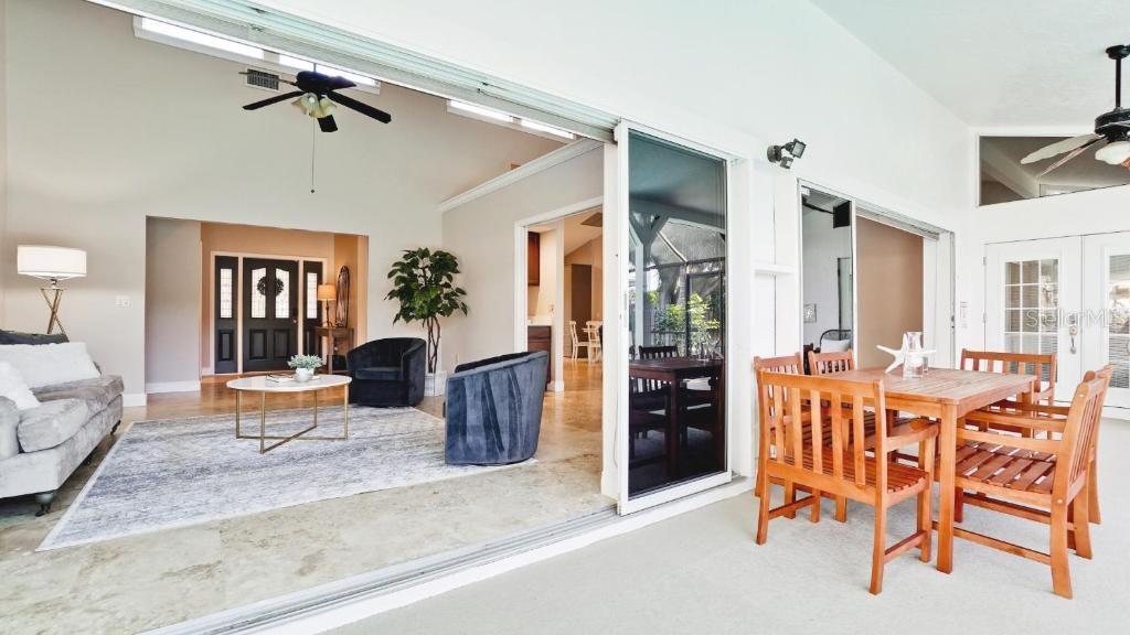 Bradenton, Florida, 34209, United States, 3 Bedrooms Bedrooms, ,4 BathroomsBathrooms,Residential,For Sale,1896605