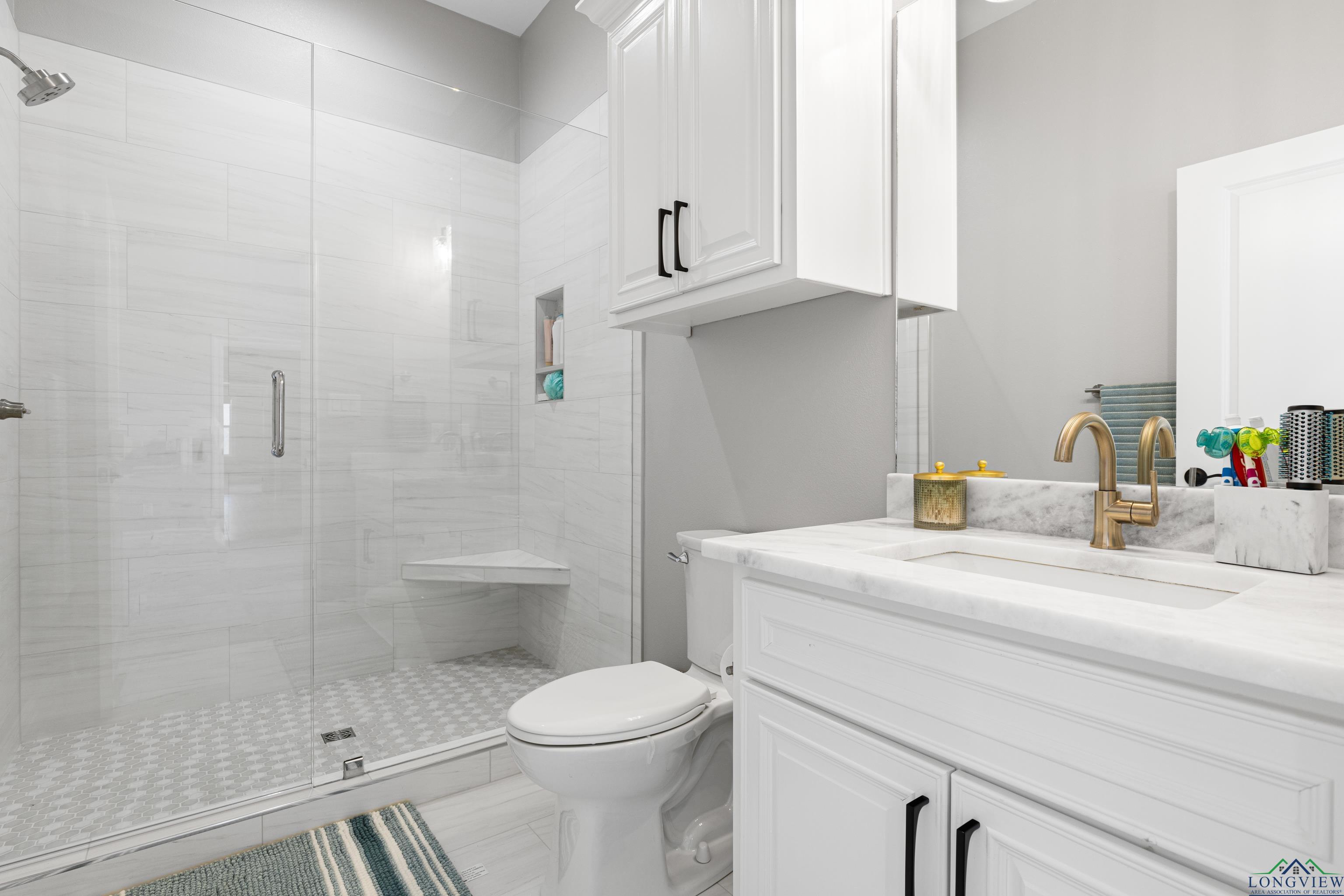 Tatum, Texas, 75691, United States, 6 Bedrooms Bedrooms, ,5 BathroomsBathrooms,Residential,For Sale,1967994