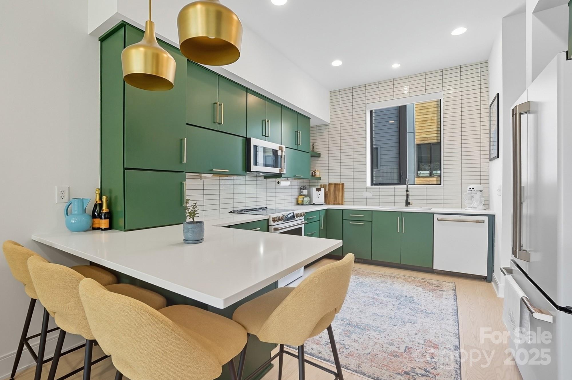 Charlotte, North Carolina, 28205, United States, 2 Bedrooms Bedrooms, ,3 BathroomsBathrooms,Residential,For Sale,1956240