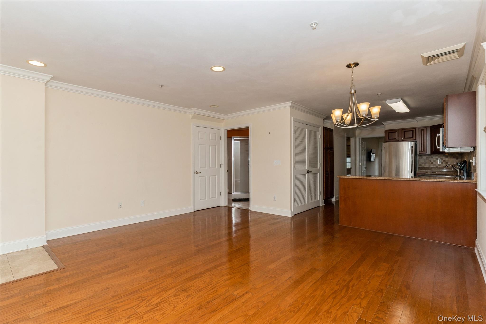 Valley Stream, New York, 11580, United States, 2 Bedrooms Bedrooms, ,2 BathroomsBathrooms,Residential,For Sale,1925470