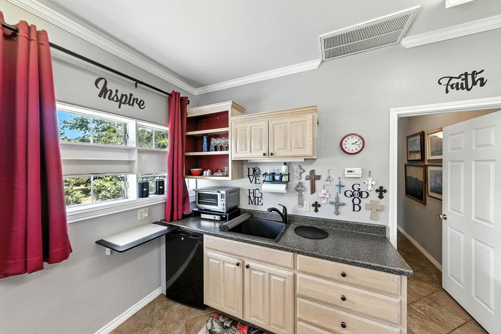 Kerrville, Texas, 78028, United States, 4 Bedrooms Bedrooms, ,4 BathroomsBathrooms,Residential,For Sale,1710846