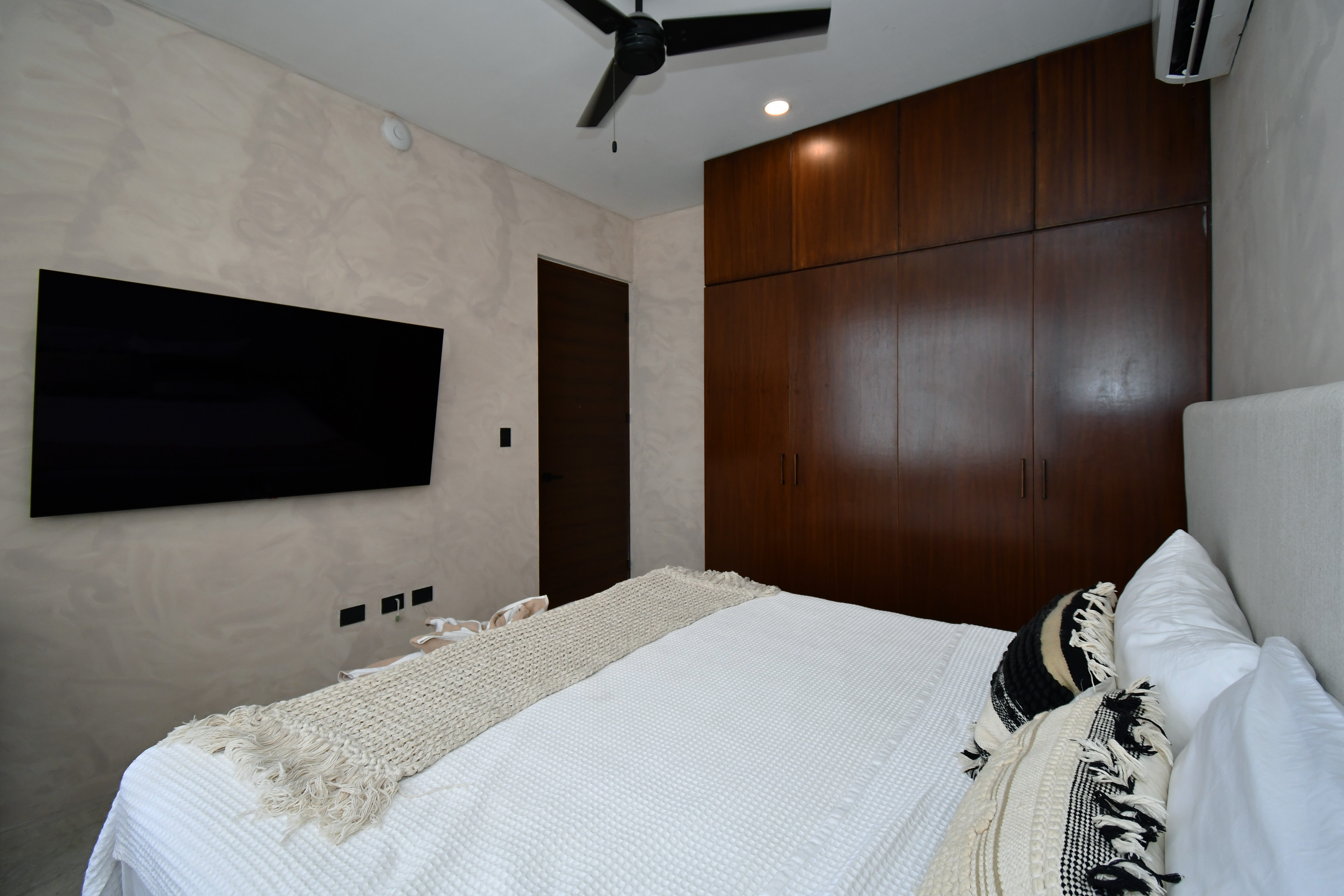  Casa Piedra  3-Bedroom Townhouse – One Lock-Off - 物件實景