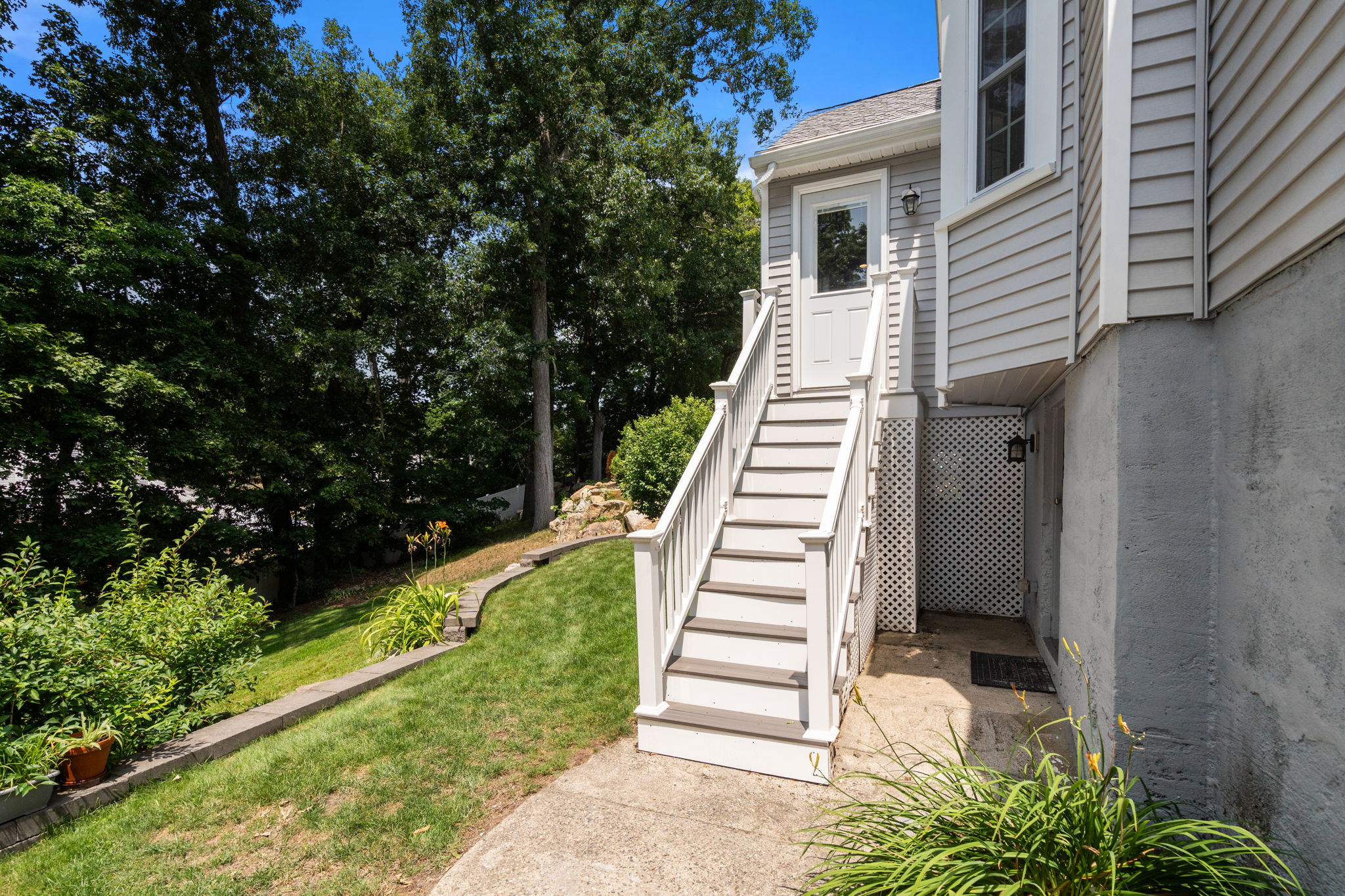  46 Macarthur Road, Stoneham, MA, 02180 - 物件實景