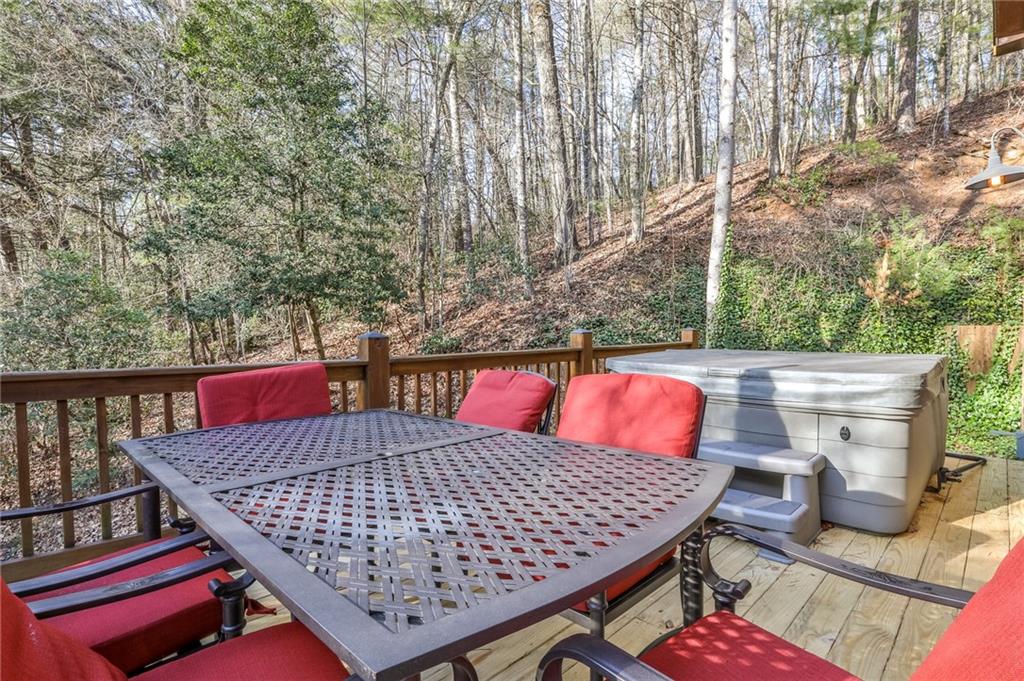 Ellijay, Georgia, 30540, United States, 3 Bedrooms Bedrooms, ,3 BathroomsBathrooms,Residential,For Sale,1923913