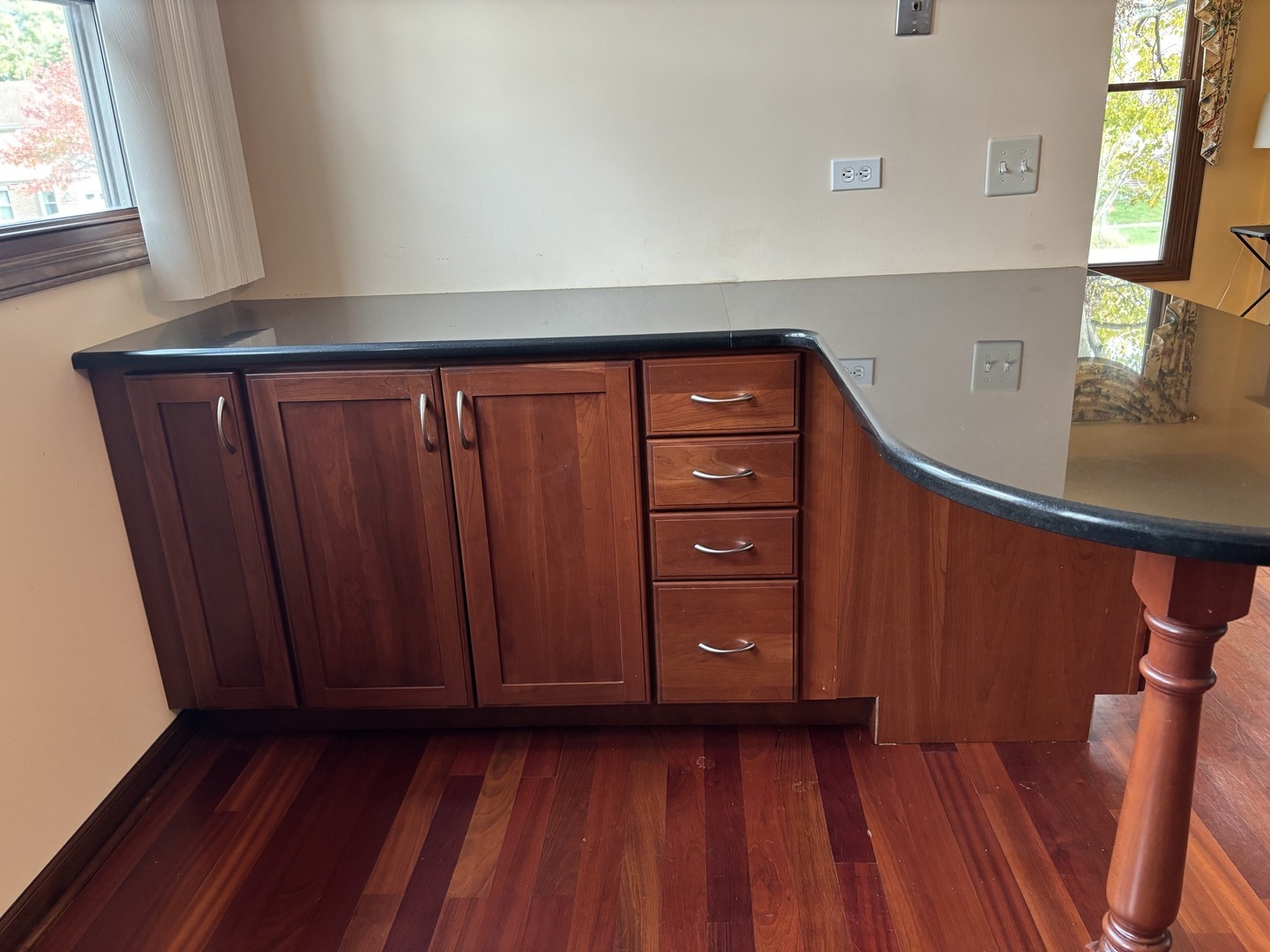 Hoffman Estates, Illinois, 60010, United States, 5 Bedrooms Bedrooms, ,3 BathroomsBathrooms,Residential,For Sale,1989423