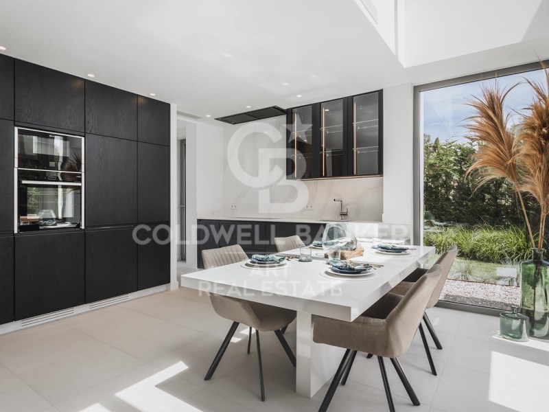Estepona, Andalusia, ES, 5 Bedrooms Bedrooms, ,5 BathroomsBathrooms,Residential,For Sale,1828254