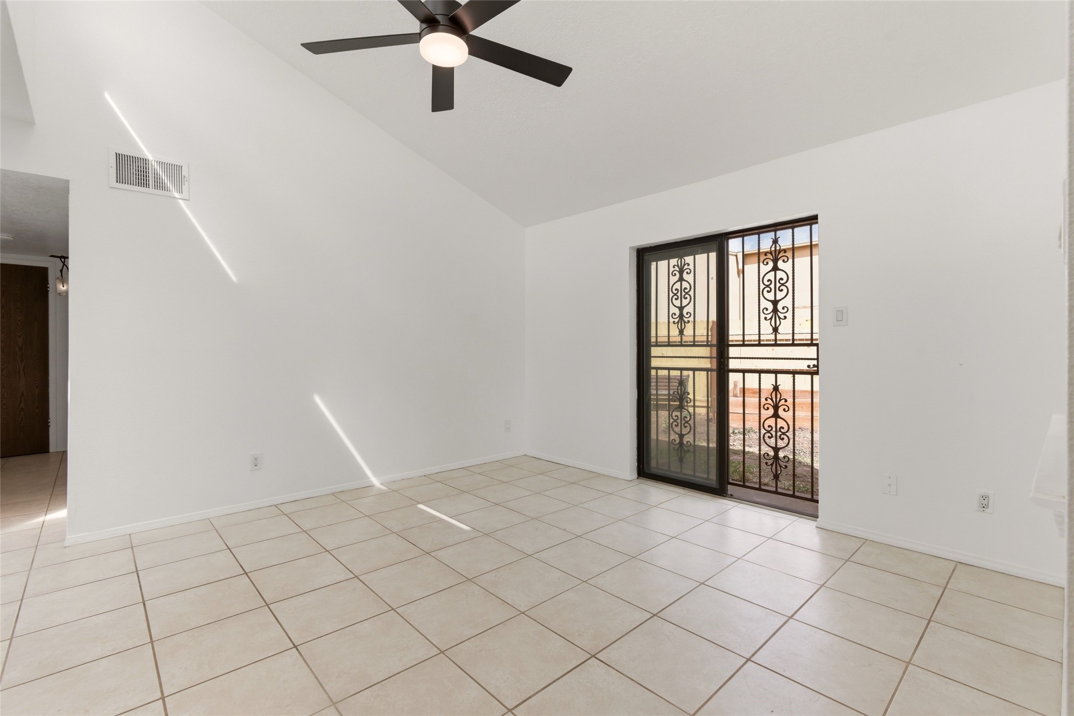  1448 Clark Road - 物件實景