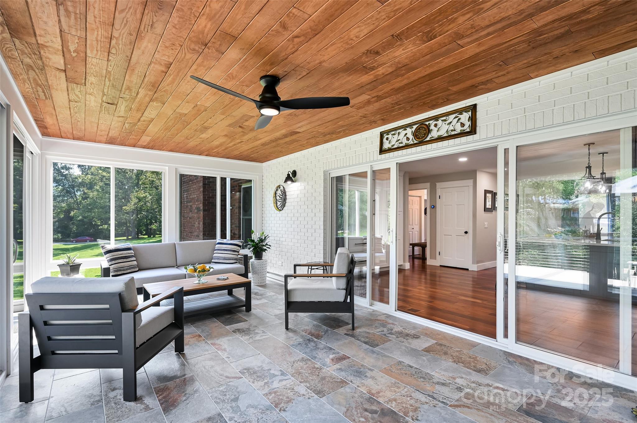 Hendersonville, North Carolina, 28739, United States, 5 Bedrooms Bedrooms, ,3 BathroomsBathrooms,Residential,For Sale,1903677