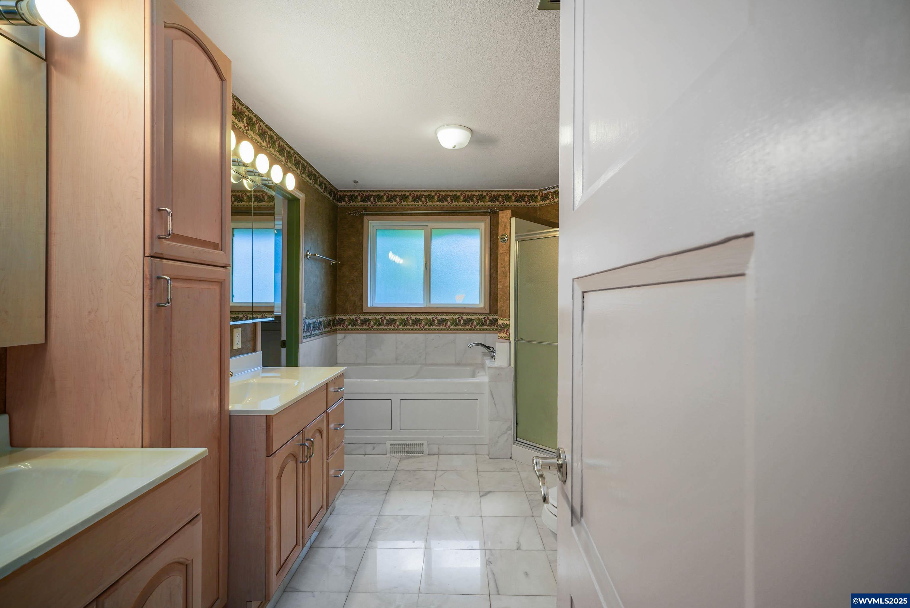 Salem, Oregon, 97304, United States, 3 Bedrooms Bedrooms, ,3 BathroomsBathrooms,Residential,For Sale,1826833