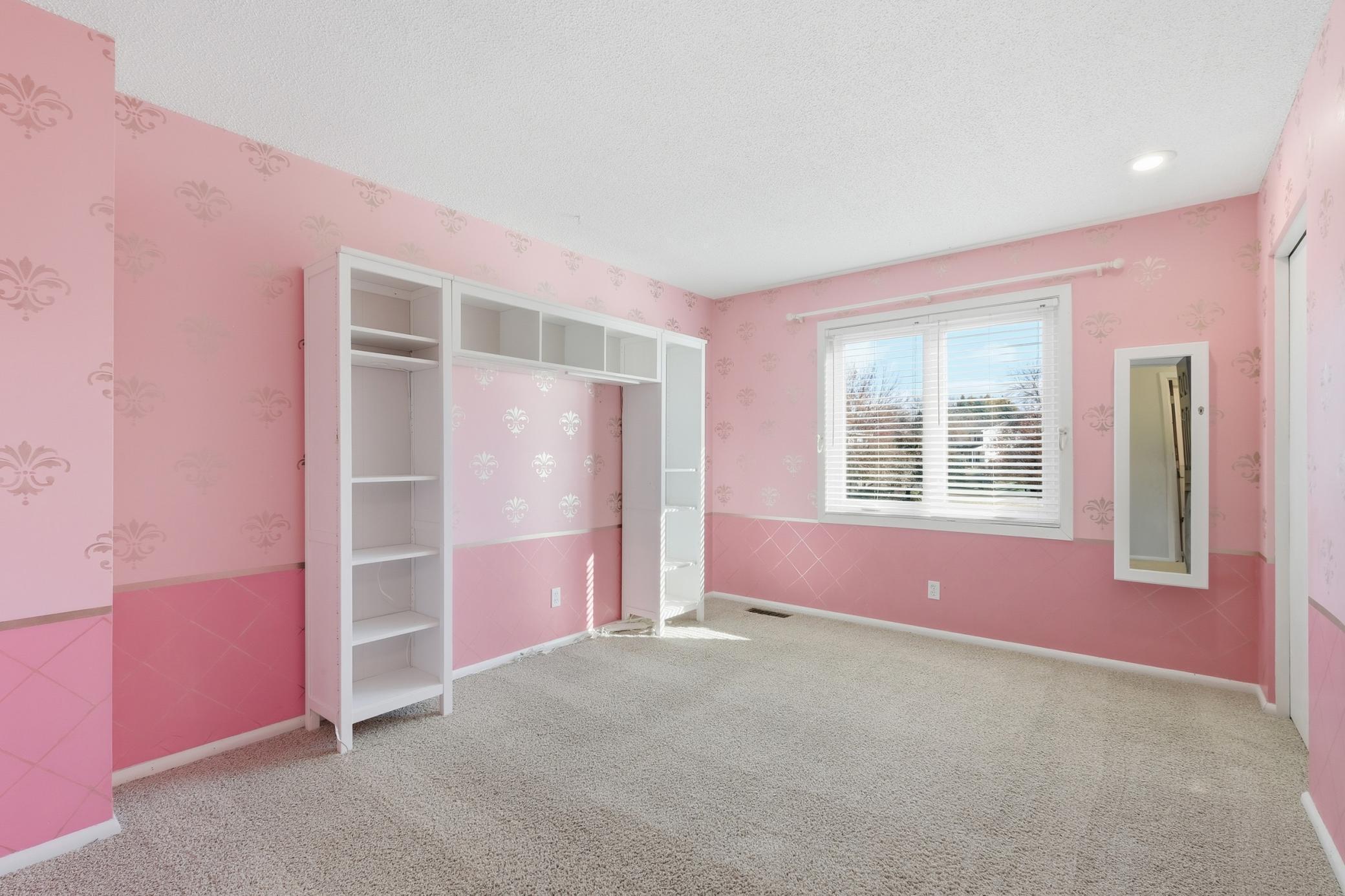 Woodbury, Minnesota, 55125, United States, 4 Bedrooms Bedrooms, ,2 BathroomsBathrooms,Residential,For Sale,1991775