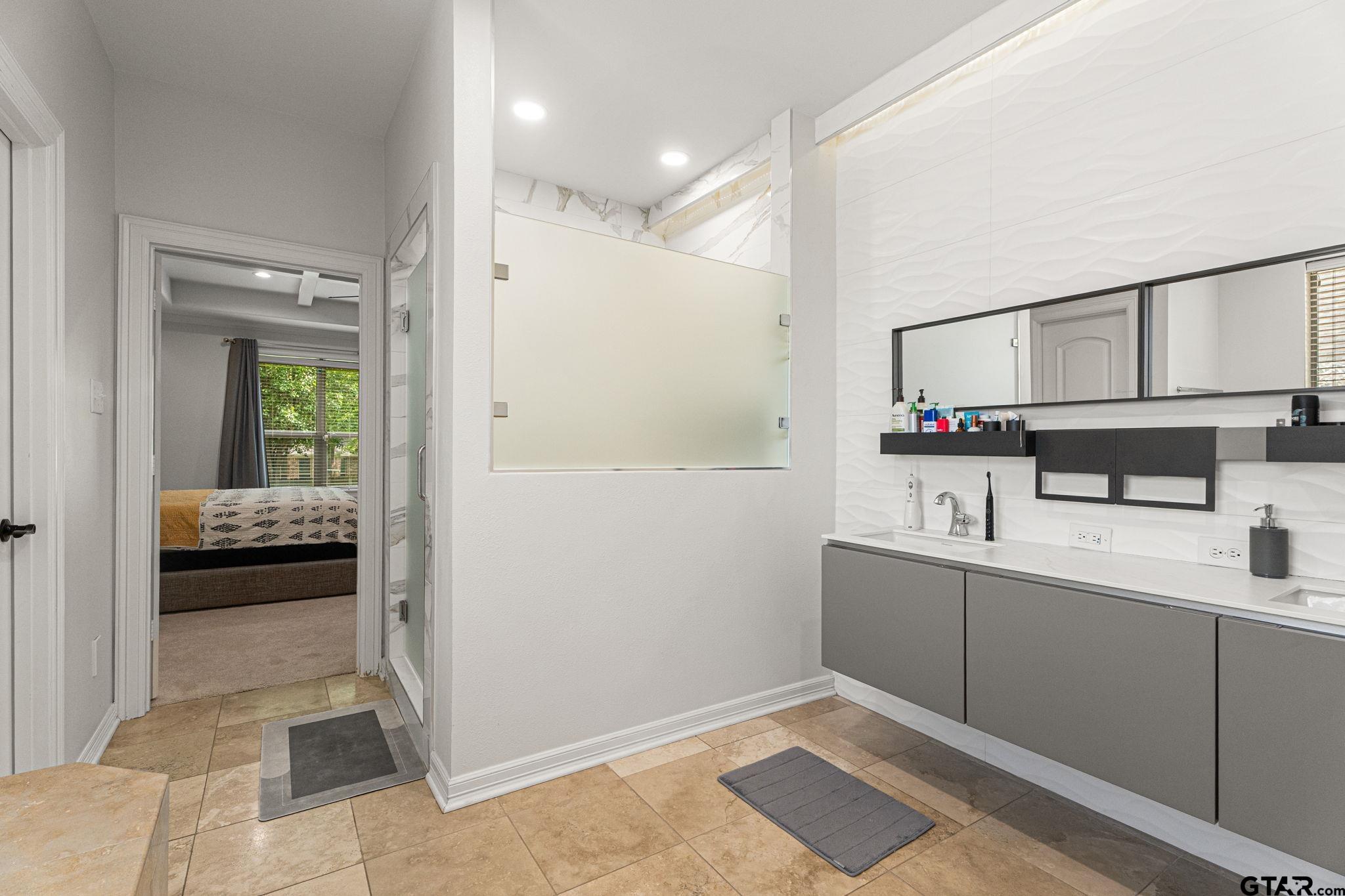 Tyler, Texas, 75703, United States, 4 Bedrooms Bedrooms, ,6 BathroomsBathrooms,Residential,For Sale,1818299