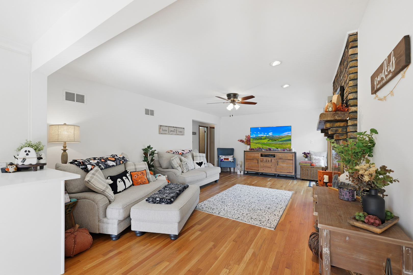 Crete, Illinois, 60417, United States, 4 Bedrooms Bedrooms, ,3 BathroomsBathrooms,Residential,For Sale,1989457