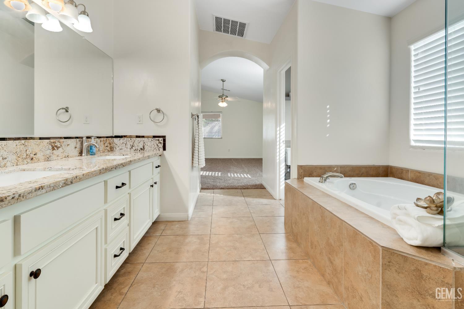 Bakersfield, California, 93311, United States, 5 Bedrooms Bedrooms, ,2 BathroomsBathrooms,Residential,For Sale,1985071