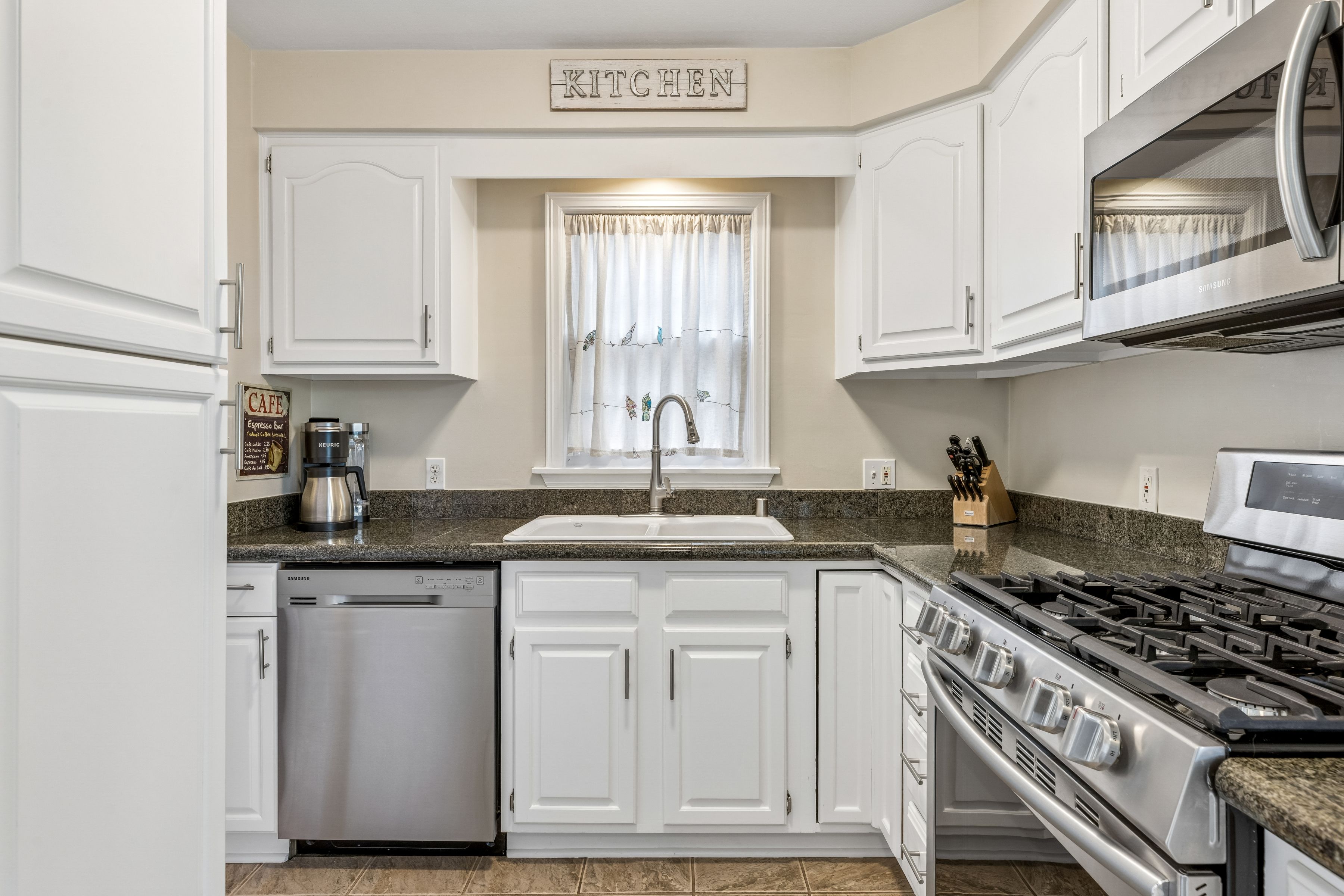  Updated Saint Louis Park Bungalow with Timeless Charm - 物件實景