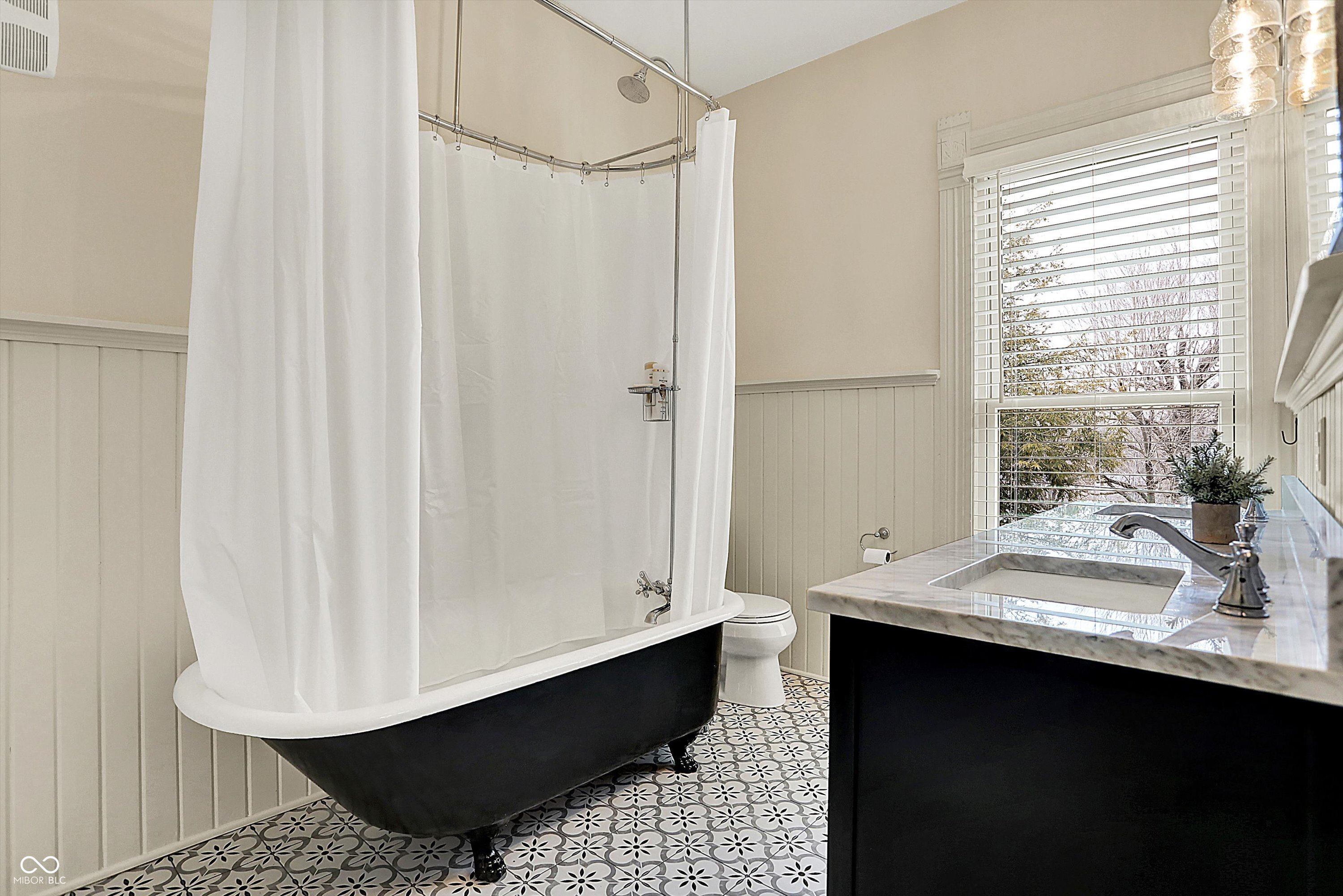 Zionsville, Indiana, 46077, United States, 6 Bedrooms Bedrooms, ,5 BathroomsBathrooms,Residential,For Sale,1766100