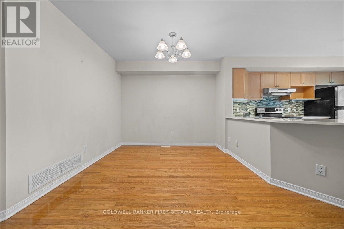 OTTAWA, Ontario, K1J 1J2, CA, 3 Bedrooms Bedrooms, ,1 BathroomBathrooms,Residential,For Sale,1903648