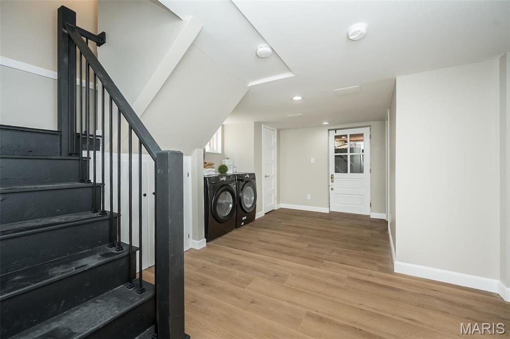 St Louis, Missouri, 63105, United States, 4 Bedrooms Bedrooms, ,4 BathroomsBathrooms,Residential,For Sale,1901233