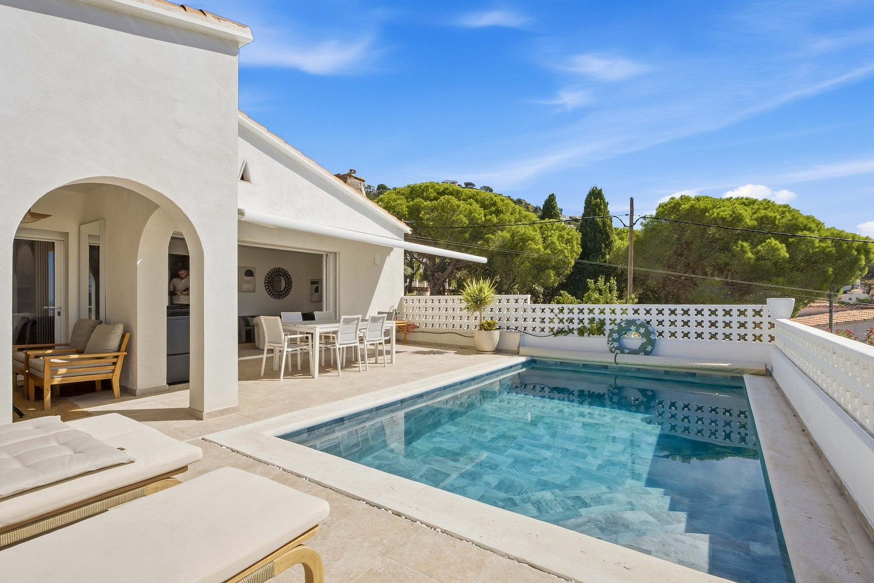  Contemporary villa with pool and panoramic views of Roses Bay - 物件實景