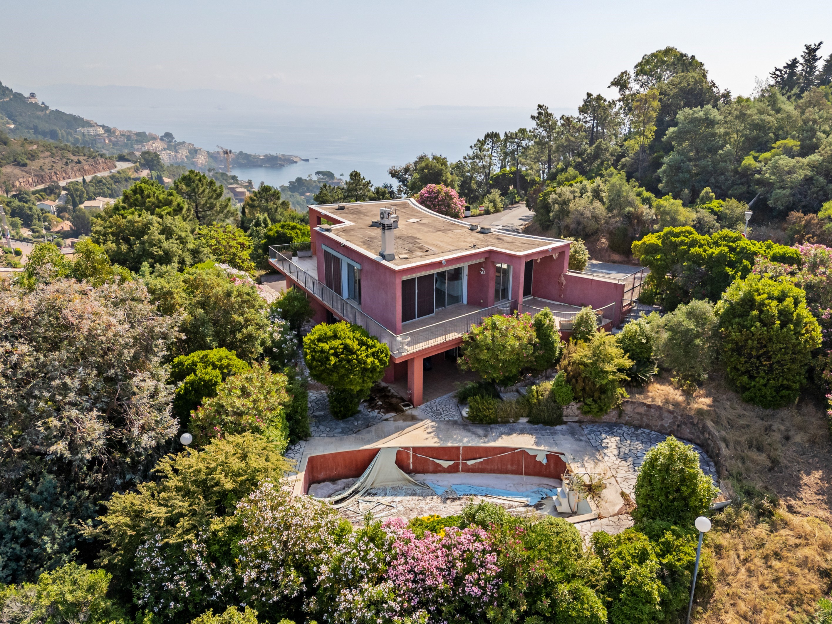  Sea view villa with approved renovation permit in Théoule-sur-Mer - 物件實景